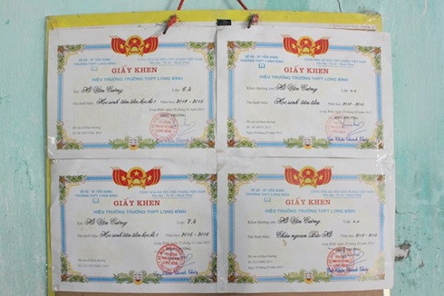 Giấy khen của Cường. Ảnh: Huỳnh Hải