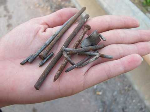 Những vết thương nhỏ do đinh đâm có thể gây nên bệnh uốn ván Những vết thương nhỏ do đinh đâm có thể gây nên bệnh uốn ván