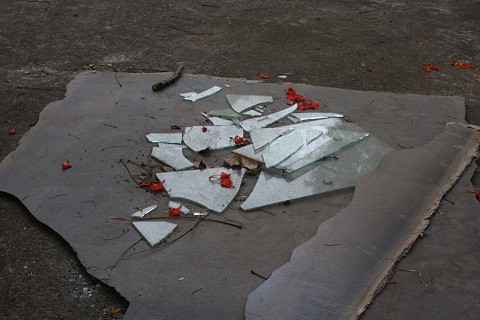 Những cái bẫy chết người luôn rình rập người dân tại khuôn viên công viên tuổi thơ.