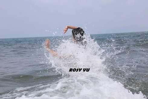 Bộ ảnh nhạy cảm bảo vệ môi trường của Rosy Vũ. 