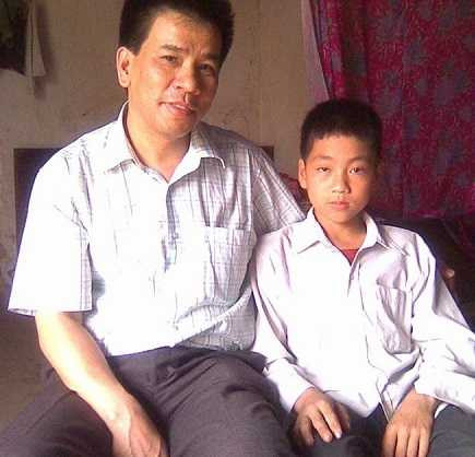 Câu chuyện xúc động về người đàn ông nhận nuôi con người lạ suốt 10 năm