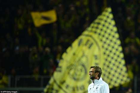 SVĐ Signal Iduna Park bùng nổ khi Jurgen Klopp bước ra khỏi đường hầm