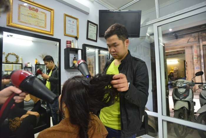 Nghị lực vượt lên số phận của chàng trai khiếm thính