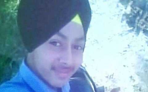 Ramandeep, 15 tuổi, tử vong do lỡ tay bóp cò trong khi đang tự sướng.