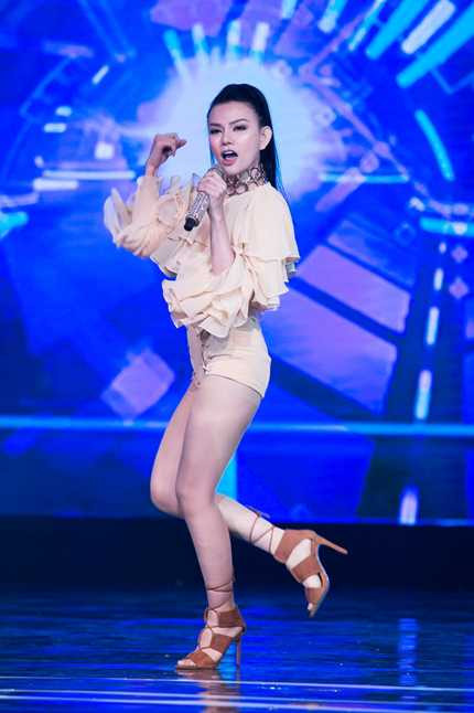 Thu Thủy cũng là một trong những nghệ sỹ khách mời của đêm liveshow giải thưởng truyền hình