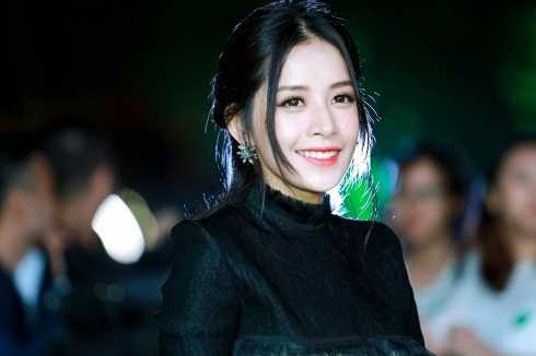 Chi Pu xinh đẹp rạng rỡ bên Hari Won và Noo Phước Thịnh