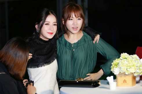 Chi Pu xinh đẹp rạng rỡ bên Hari Won và Noo Phước Thịnh