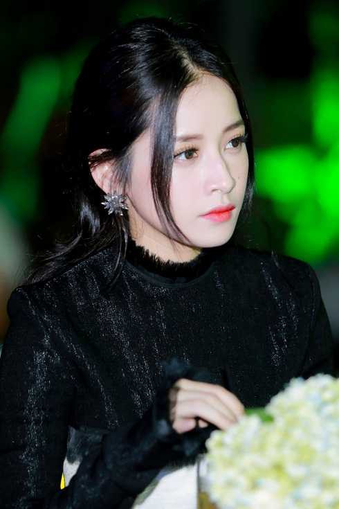 Chi Pu xinh đẹp rạng rỡ bên Hari Won và Noo Phước Thịnh