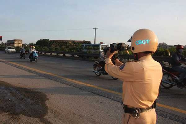 Tham gia giao thông, ôtô, xe máy vượt tốc độ quy định bao nhiêu km/h thì được coi là vi phạm Luật giao thông? - Ảnh minh họa