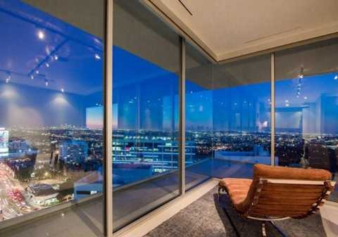 Đây là một địa điểm tuyệt vời để ngắm nhìn thành phố về đêm Đây là một địa điểm tuyệt vời để ngắm nhìn thành phố về đêm