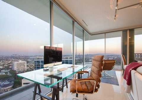 Ngoài ra, nó còn được lắp đặt cửa sổ loại lớn, giống như vách kính và giúp chủ nhân thoải mái ngắm nhìn Ngoài ra, nó còn được lắp đặt cửa sổ loại lớn, giống như vách kính và giúp chủ nhân thoải mái ngắm nhìn