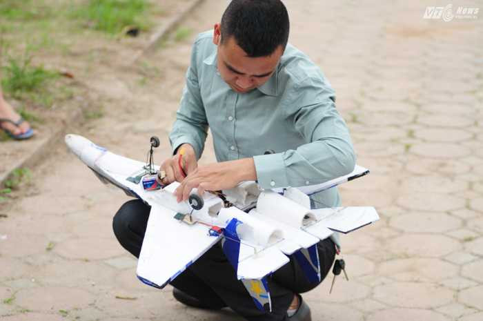 Các máy bay mô hình này có cấu tạo khá đơn giản - Ảnh: Tùng Đinh
