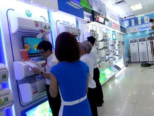 Tháng 5, lượng điều hòa bán ra tăng 60% so với cùng kỳ tháng trước. (Ảnh: Ngọc Hân).