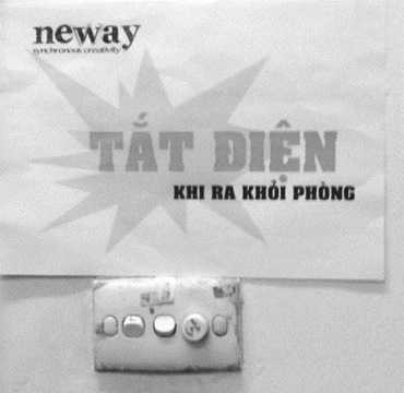 Việc giá điện tăng cao cũng là vấn đề nóng được bàn luận rất nhiều trên các diễn đàn mạng. Nhiều chị em cũng mách nước nhau cách tiết kiệm điện đơn giản lại có hiệu quả đối với con nhỏ. Nickname tên Nhung chia sẻ: Cách em đang dùng là liệt kê những việc nên làm để tiết kiệm điện sau đó dán ở những nơi dễ nhìn thấy nhất trong gia đình hoặc ở cạnh các ổ điện, phích cắm để mọi người trong gia đình cùng thực hiện. Như: Tắt điện khi ra khỏi phòng.... 