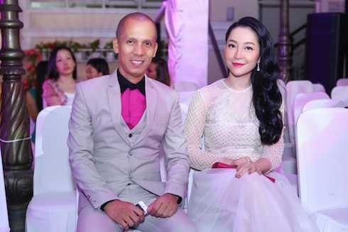 Chim công làng múa Linh Nga đẹp rạng rỡ bên NS saxophone Minh Tâm Bùi.