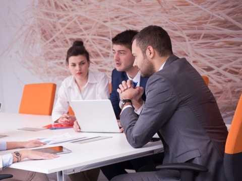 Trợ lý ngôn ngữ về luật học. 21 USD/ giờ. Nếu bạn có kiến thức về luật học và có khả năng ngoại ngữ thì bạn nên tận dụng nó với một công việc phát huy được cả hai thế mạnh của bản thân nầy