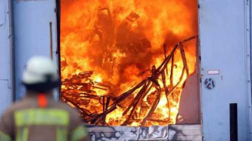 Bên trong tòa nhà bị thiêu rụi. Ảnh: Bild