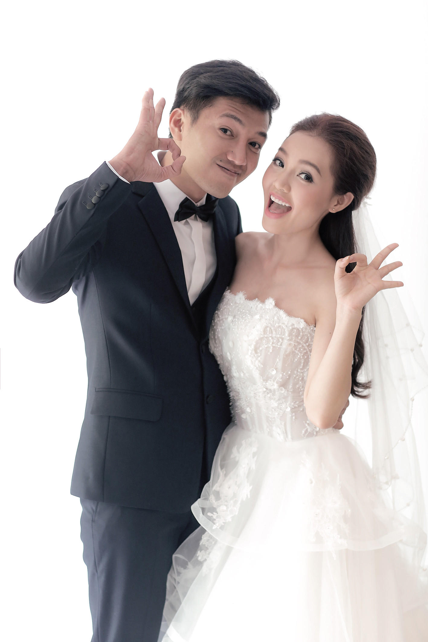 Chung Thanh Phong chăm chút ảnh cưới cho Quang Tuấn – Linh Phi