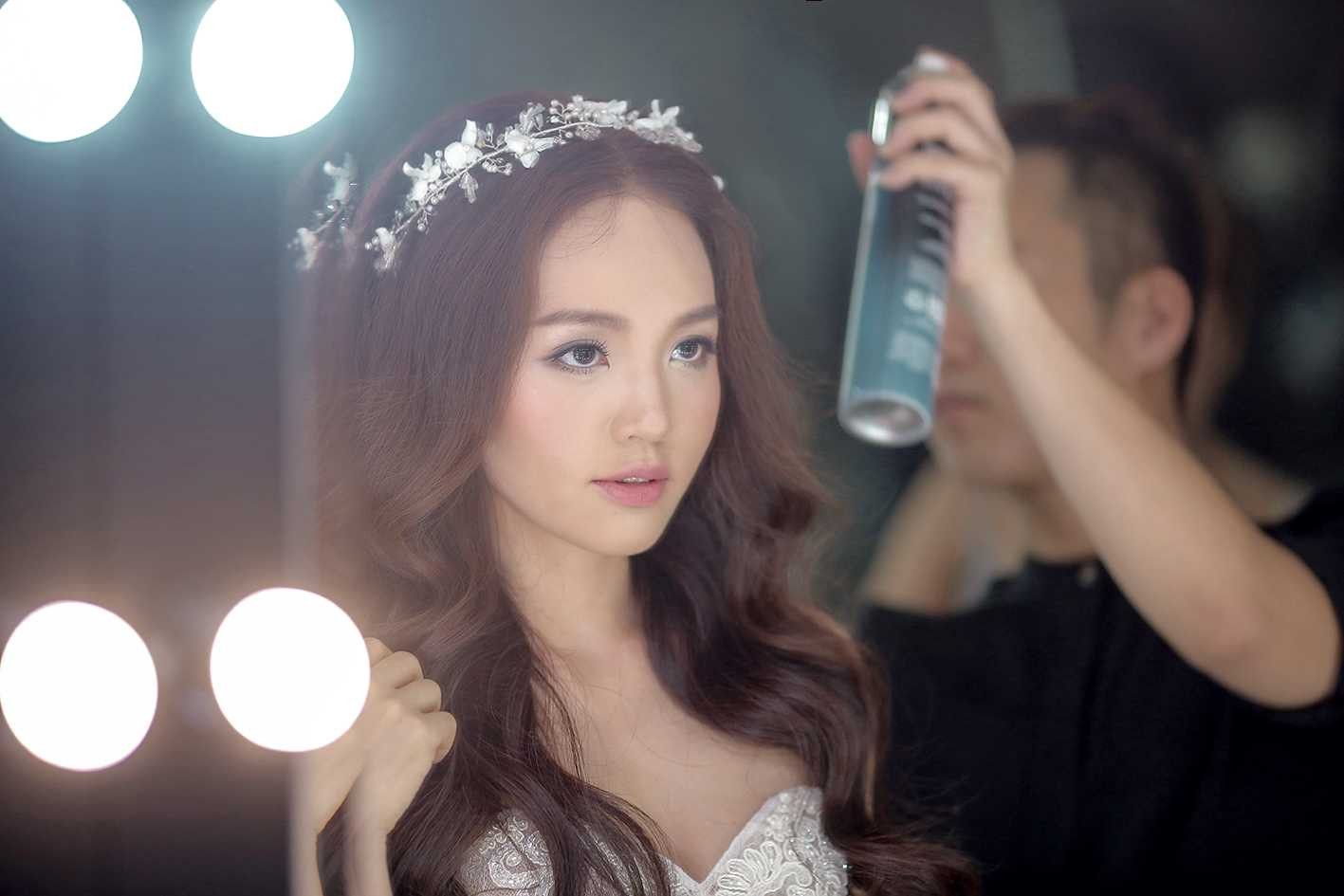 Chung Thanh Phong chăm chút ảnh cưới cho Quang Tuấn – Linh Phi