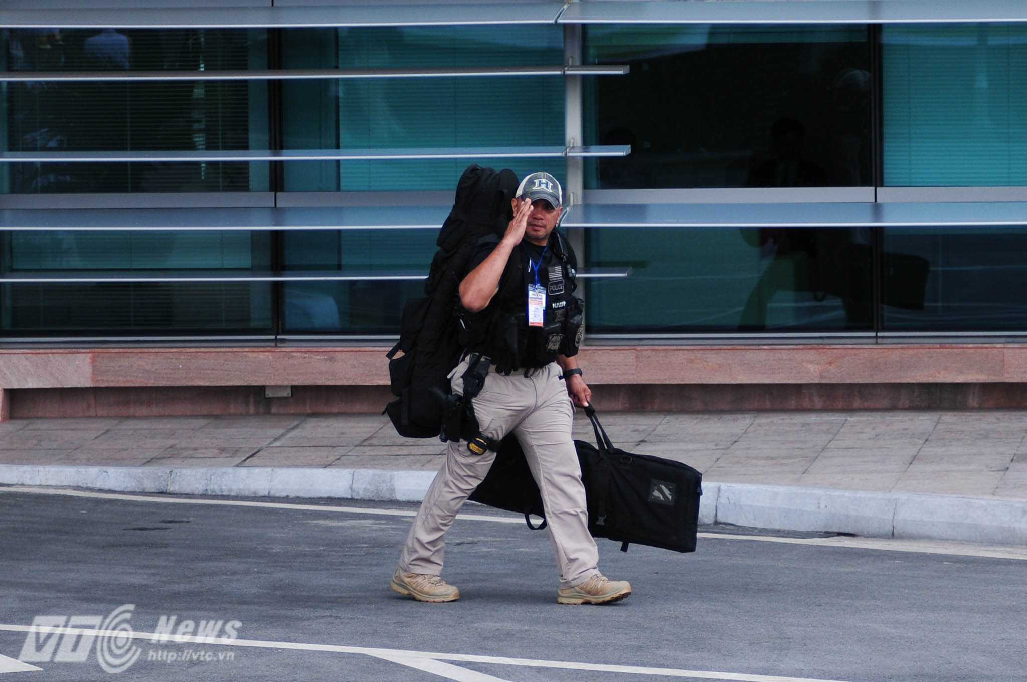 Thân thiện chào các phóng viên - Ảnh: Tùng Đinh