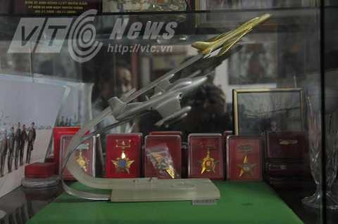 Mô hình máy bay A-37 mà ông Lục đã cùng phi đội Quyết thắng ném bom Tân Sơn Nhất Mô hình máy bay A-37 mà ông Lục đã cùng phi đội Quyết thắng ném bom Tân Sơn Nhất