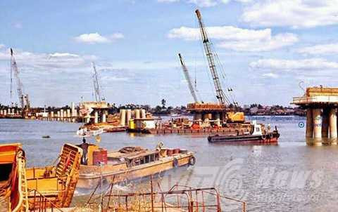 Cầu Hóa An do công binh Mỹ và lính đánh thuê Nam Triều Tiên trực tiếp xây dựng từ năm 1970 đến năm 1971 thì hoàn thành. Ảnh tư liệu Cầu Hóa An do công binh Mỹ và lính đánh thuê Nam Triều Tiên trực tiếp xây dựng từ năm 1970 đến năm 1971 thì hoàn thành. Ảnh tư liệu