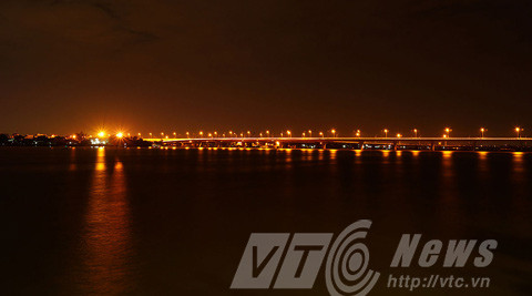 5. Cầu Hóa An mới được sửa chữa và nâng cấp năm 2014 về đêm đẹp lung linh bởi ánh đèn chiếu sáng. 