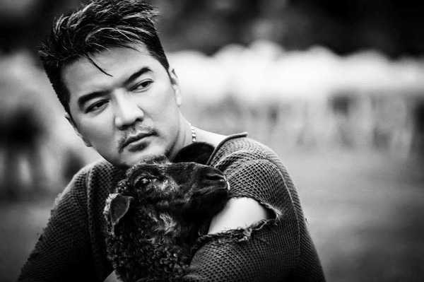 CLIP ĐỘC QUYỀN: Đàm Vĩnh Hưng nói hớ, lộ liveshow 'quá sức kinh khủng' ở sân vận động