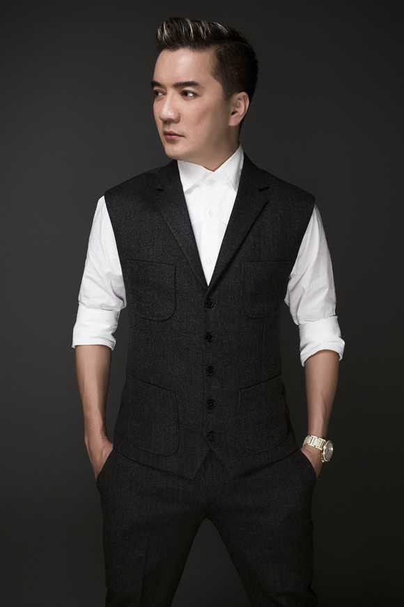 CLIP ĐỘC QUYỀN: Đàm Vĩnh Hưng nói hớ, lộ liveshow 'quá sức kinh khủng' ở sân vận động