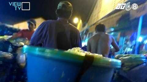 Người thanh niên bắt đầu chuyến hành trình đưa măng bẩn tới tay người tiêu dùng Người thanh niên bắt đầu chuyến hành trình đưa măng bẩn tới tay người tiêu dùng