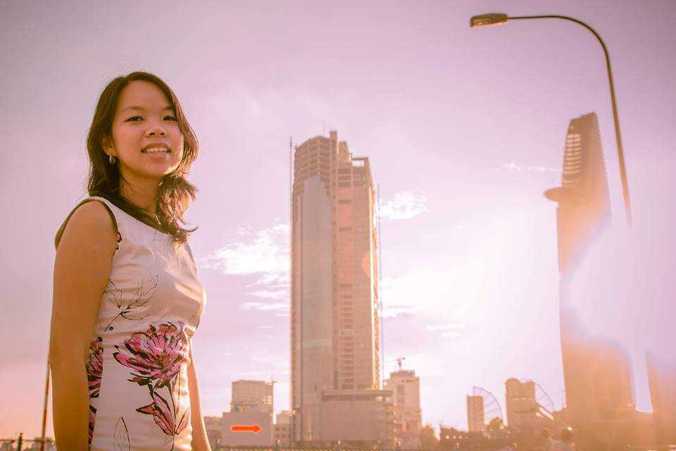 Ngô Thùy Ngọc Tú, nữ doanh nhân trẻ đảm nhiệm vai trò người dẫn chương trình trong cuộc giao lưu của Tổng thống Obama với các thủ lĩnh trẻ Việt Nam