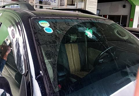 CSGT bắt gọn tên côn đồ đất Mỏ dùng kiếm truy sát chém người, đập phá <a href='https://vtcnews.vn/oto-xe-may.31.0.html' >xe ô tô</a> của khổ chủ - Ảnh minh họa