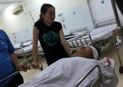 Anh Trọng bị chém trọng thương vùng đỉnh đầu. Ảnh: Lê Trai