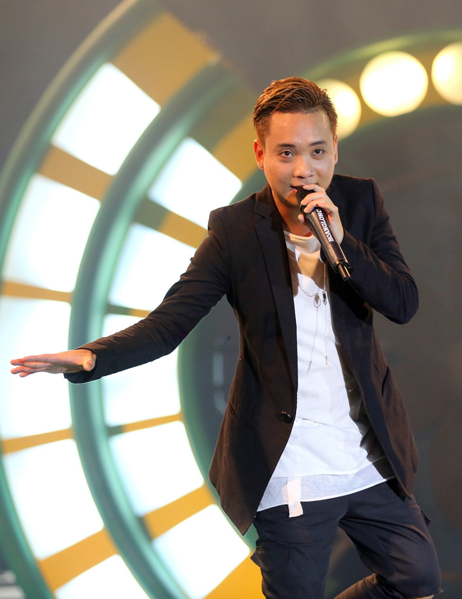 Con gái Phạm Quỳnh Anh ra Nha Trang ủng hộ mẹ làm show