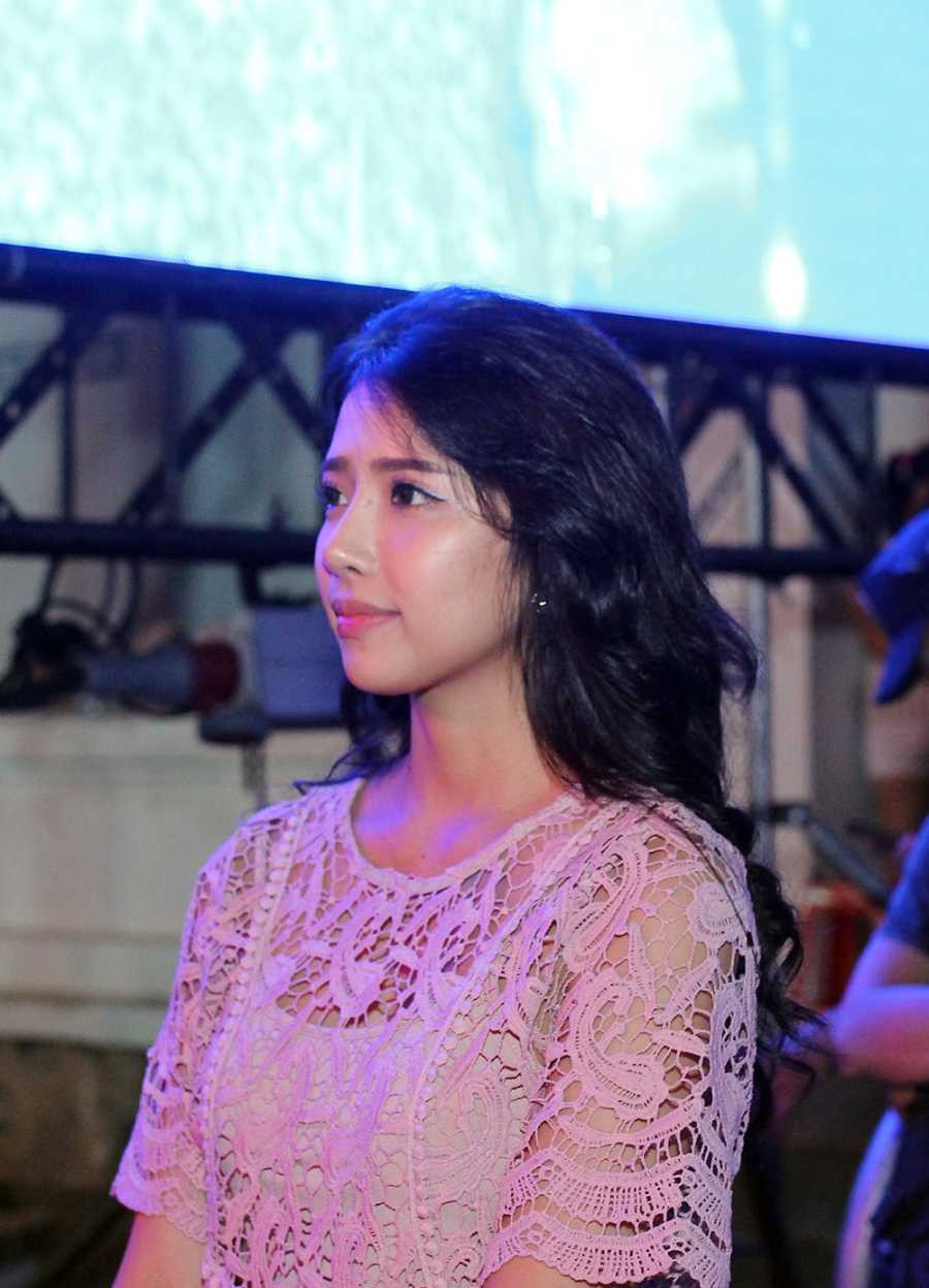 Con gái Phạm Quỳnh Anh ra Nha Trang ủng hộ mẹ làm show