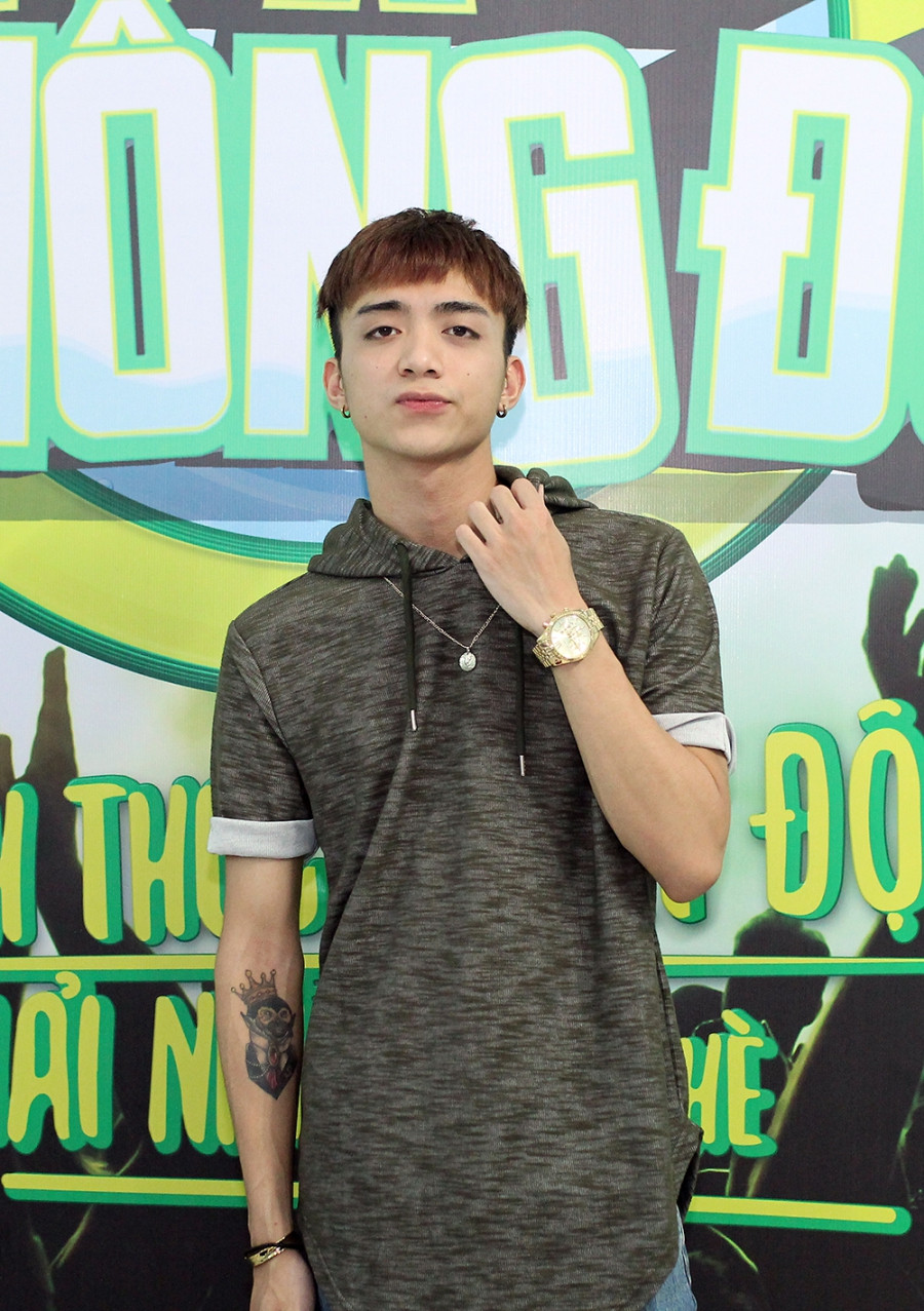 Con gái Phạm Quỳnh Anh ra Nha Trang ủng hộ mẹ làm show