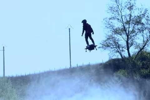 Frank Zapata đã lập được kỷ lục về di chuyển trên FLyBoard