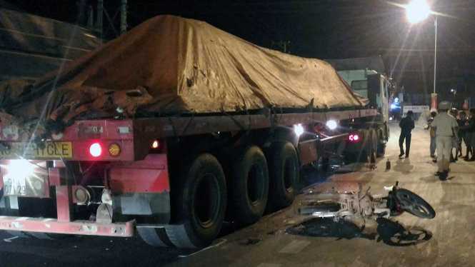 Hiện trường vụ tai nạn thương tâm. Ảnh Tuổi Trẻ