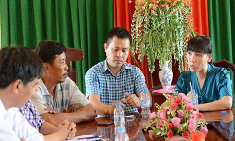 Bà Ngọc làm việc với các cơ quan ban ngành huyện Nhơn Trạch sáng 24/4. Ảnh: Thái Hà