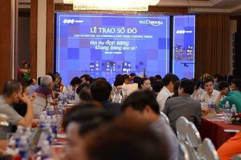 Chương trình có sự tham gia của đông đảo khách hàng và quý cư dân FLC L’Amoura Chương trình có sự tham gia của đông đảo khách hàng và quý cư dân FLC L’Amoura