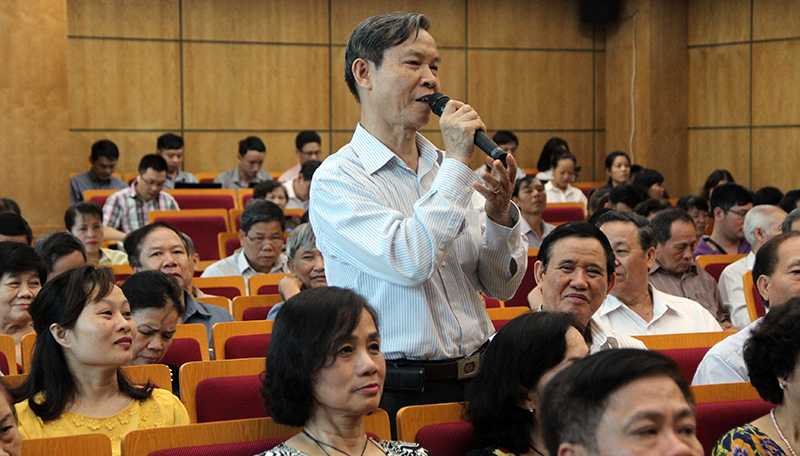 Các cử tri nêu nhiều vấn đề bức xúc cần phải giải quyết hiện nay (Ảnh: Phạm Thịnh) 