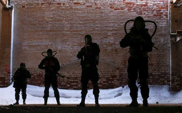 Những người đi săn binh đoàn đột biến được trang bị vũ khí tối tân