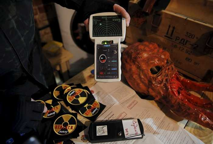 Dụng cụ đo phóng xạ trong game