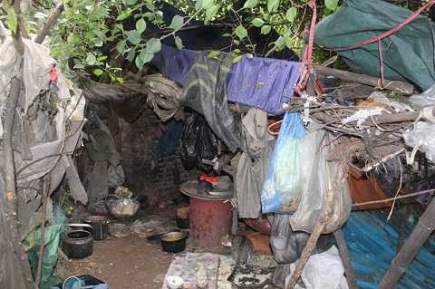 Nơi ở của bà Huệ vô cùng nhếch nhác Nơi ở của bà Huệ vô cùng nhếch nhác