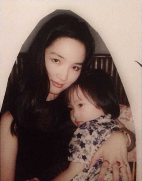 Cuộc sống xa hoa và gia thế hoành tráng của con gái Giáng My