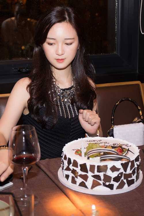 Cuộc sống xa hoa và gia thế hoành tráng của con gái Giáng My