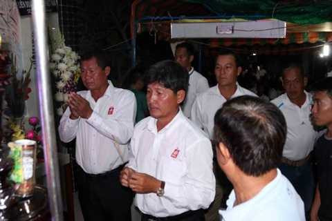 Ban huấn luyện CLB ĐTLA viếng Phước Thọ Ban huấn luyện CLB ĐTLA viếng Phước Thọ