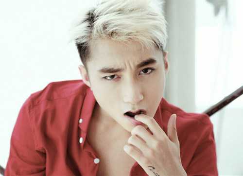 'Đá xoáy' Sơn Tùng đạo nhái, Dương Khắc Linh bị khủng bố tin nhắn