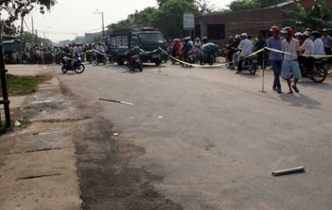 Cuộc rượt đuổi trên đoạn đường dài, người dân không dám mở cửa xem. Ảnh: Tiến Hùng. Cuộc rượt đuổi trên đoạn đường dài, người dân không dám mở cửa xem. Ảnh: Tiến Hùng.