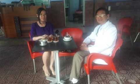 Đại gia Lê Ân cùng vợ trẻ tại quán nước 